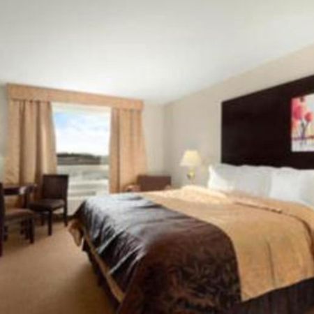 Super 8 By Wyndham Innisfail Dış mekan fotoğraf