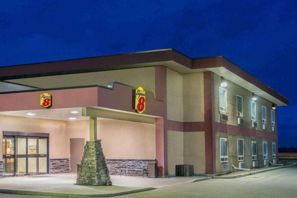 Super 8 By Wyndham Innisfail Dış mekan fotoğraf