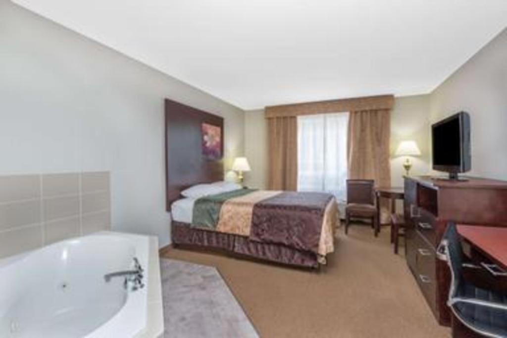 Super 8 By Wyndham Innisfail Dış mekan fotoğraf
