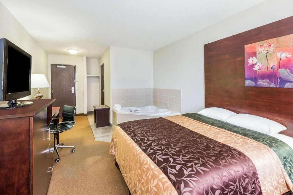Super 8 By Wyndham Innisfail Dış mekan fotoğraf