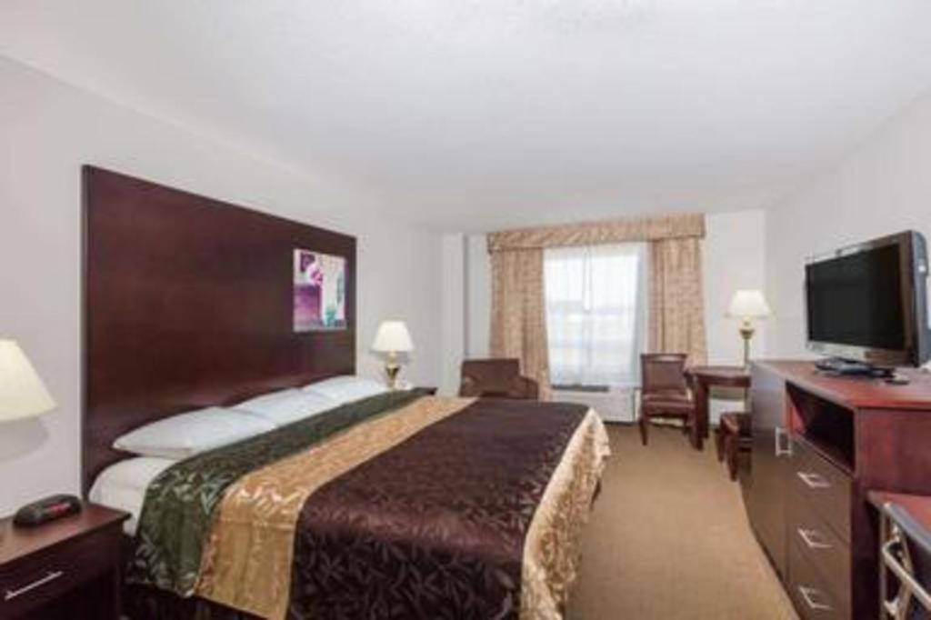 Super 8 By Wyndham Innisfail Dış mekan fotoğraf