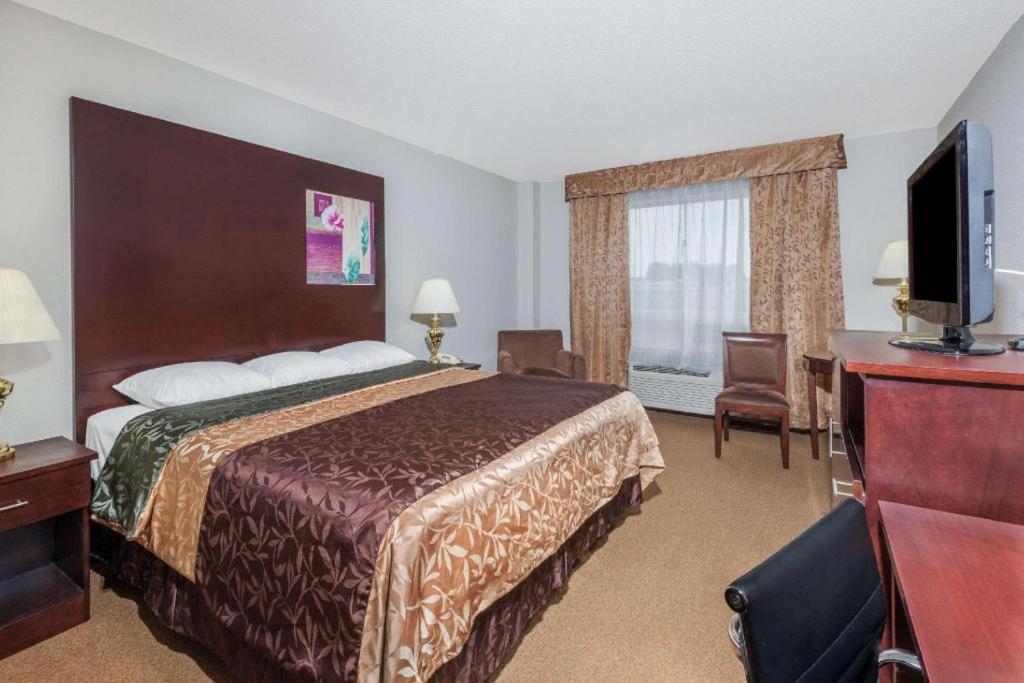 Super 8 By Wyndham Innisfail Dış mekan fotoğraf